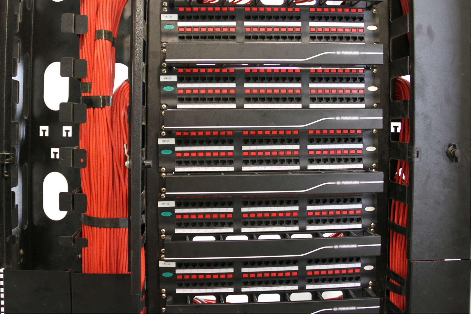 Instalación de Rack y Patch Panel